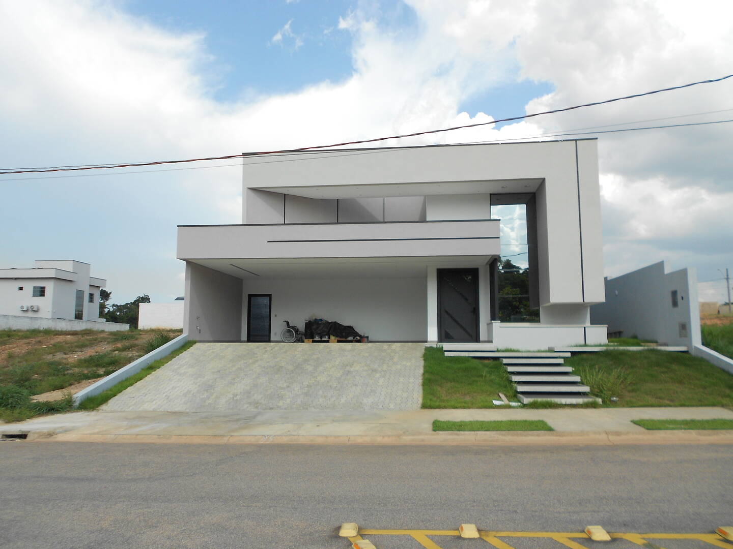 Casa de Condomínio à venda e aluguel com 3 quartos, 450m² - Foto 1
