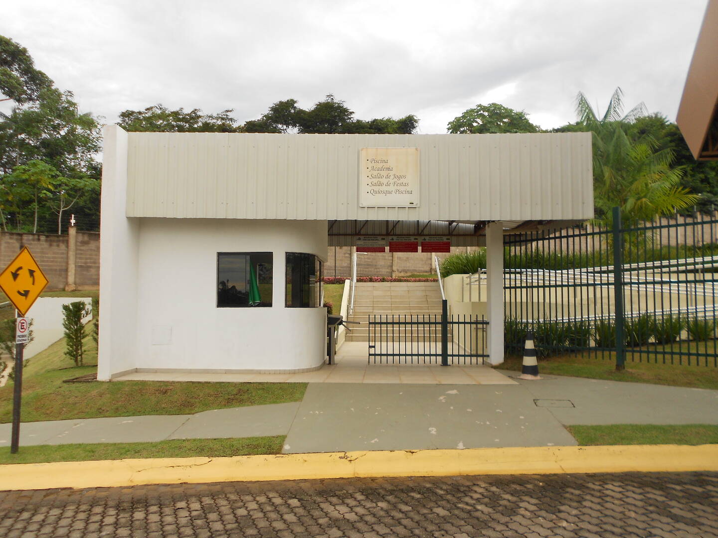 Casa de Condomínio à venda e aluguel com 3 quartos, 450m² - Foto 42