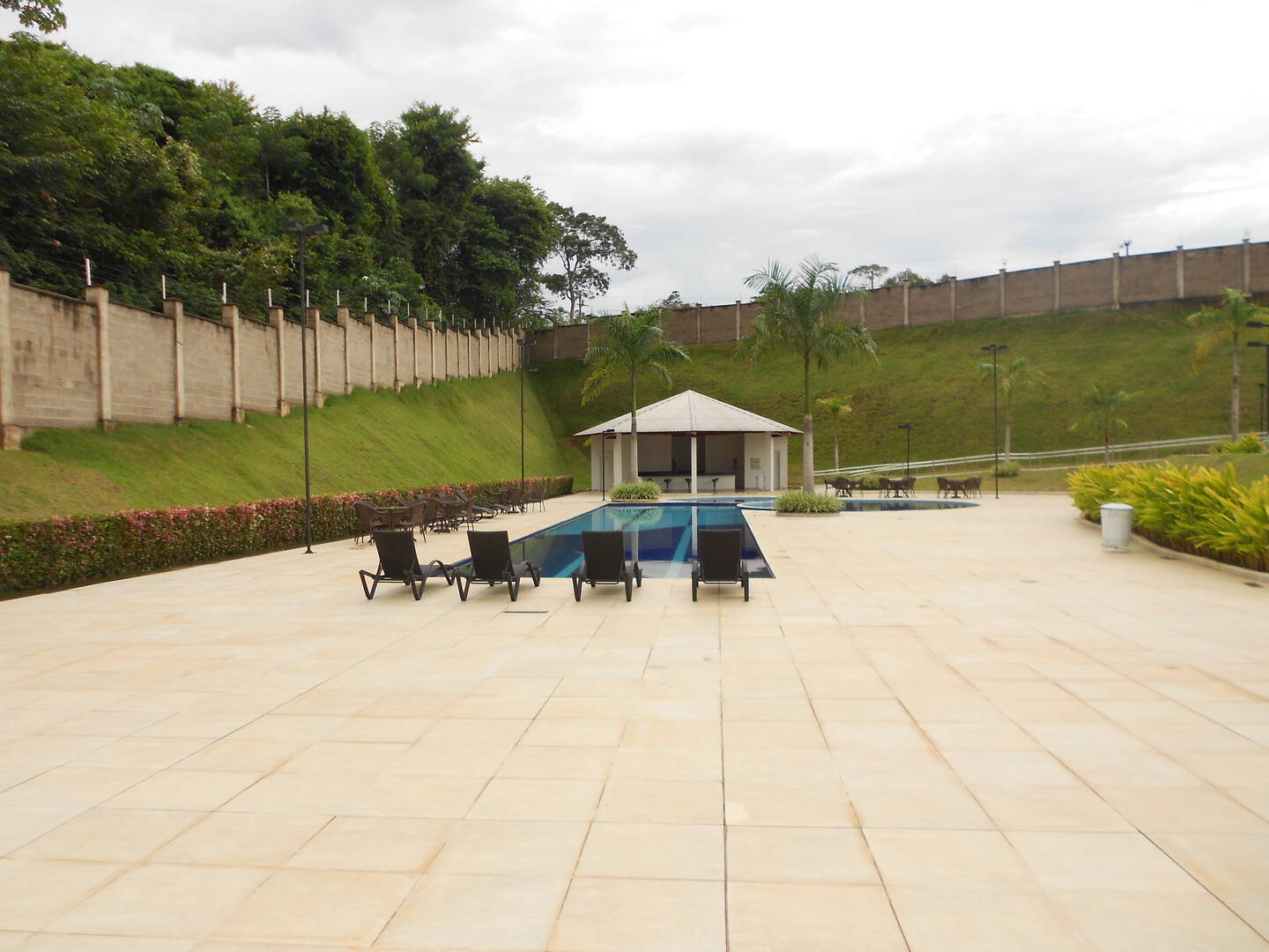 Casa de Condomínio à venda e aluguel com 3 quartos, 450m² - Foto 43