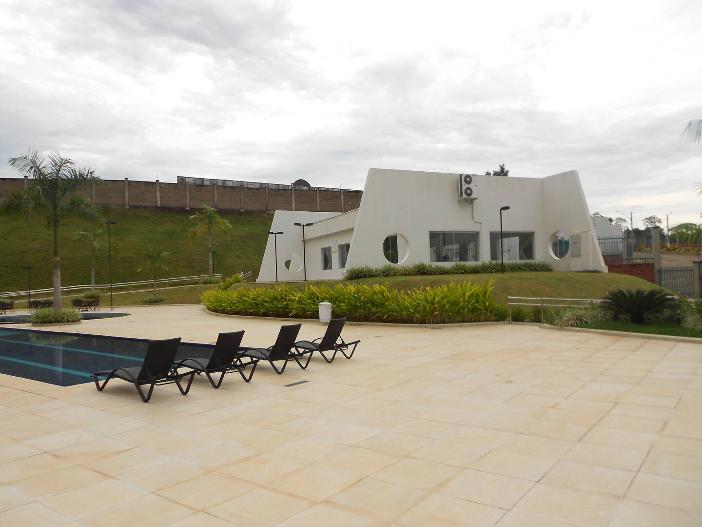 Casa de Condomínio à venda e aluguel com 3 quartos, 450m² - Foto 45