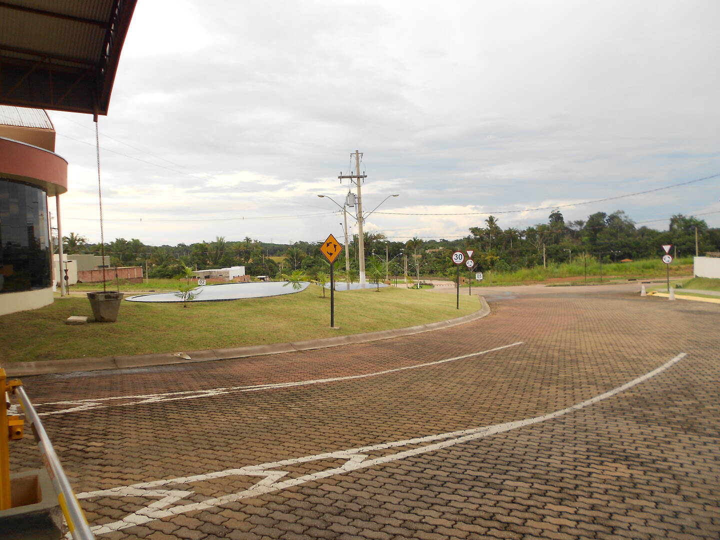 Casa de Condomínio à venda e aluguel com 3 quartos, 450m² - Foto 57