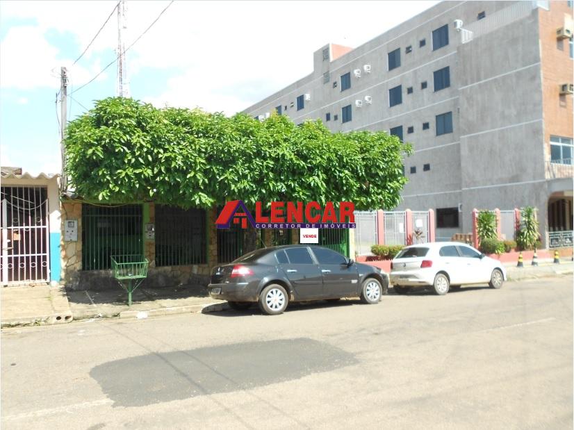 Casa térrea em excelente localização, no Centro da cidade.
