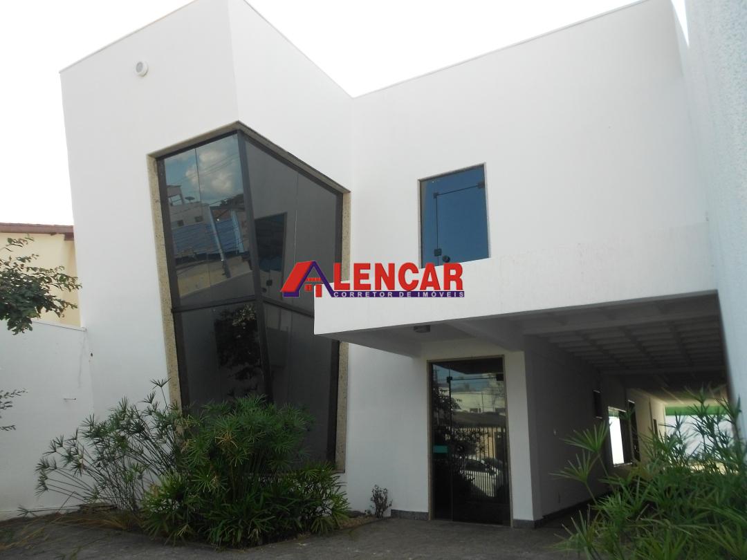 EXCELENTE PRÉDIO COMERCIAL NA ÁREA CENTRAL DA CIDADE. 12 SALAS.