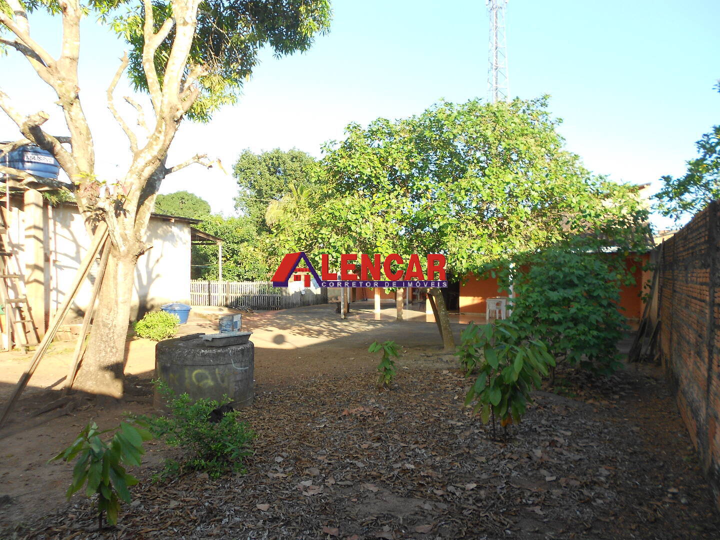 CASA 02 QUARTOS, COM AMPLO QUINTAL. 720 M².
