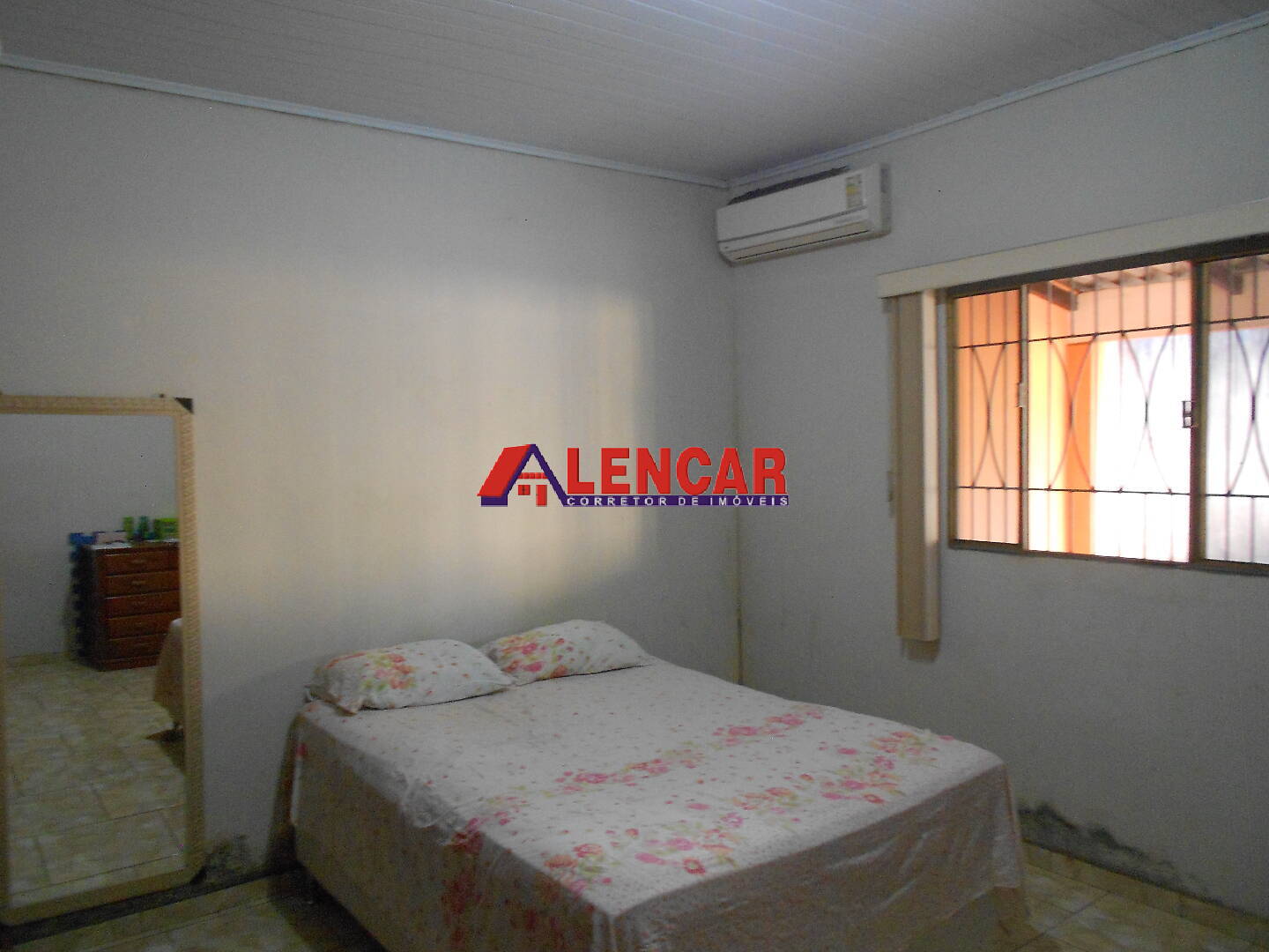 CASA 02 QUARTOS, COM AMPLO QUINTAL. 720 M².