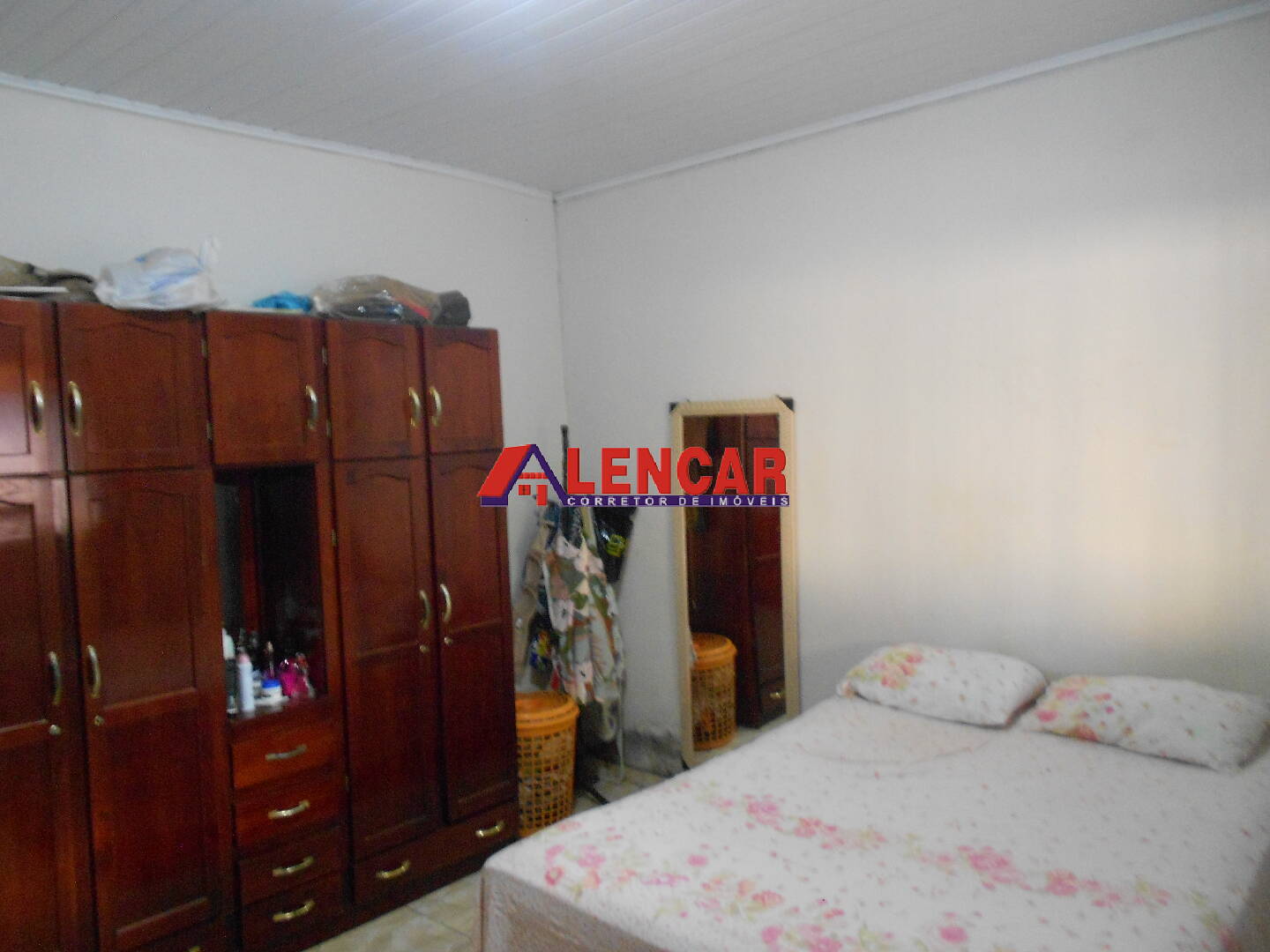 CASA 02 QUARTOS, COM AMPLO QUINTAL. 720 M².
