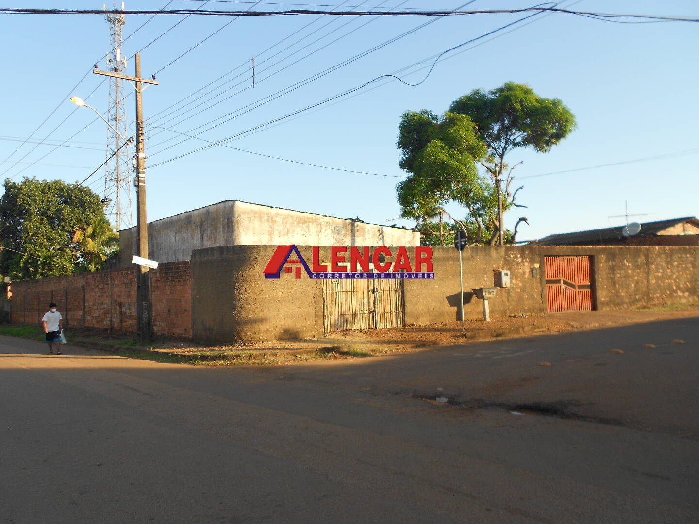 CASA 02 QUARTOS, COM AMPLO QUINTAL. 720 M².