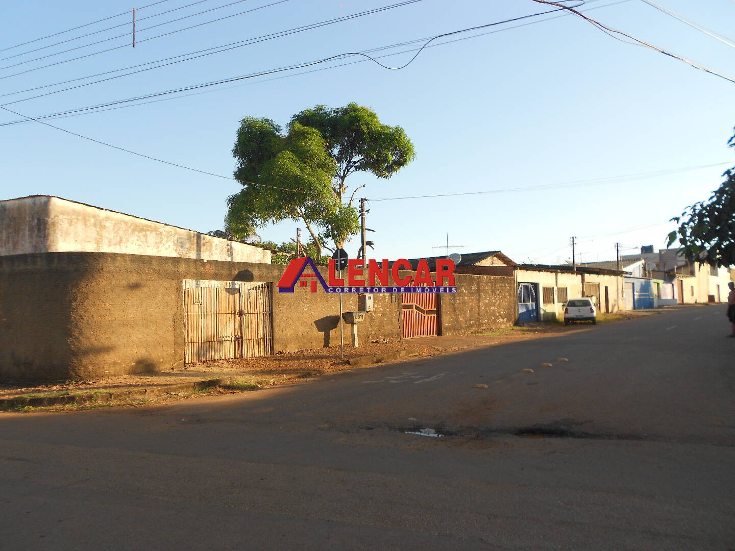 CASA 02 QUARTOS, COM AMPLO QUINTAL. 720 M².