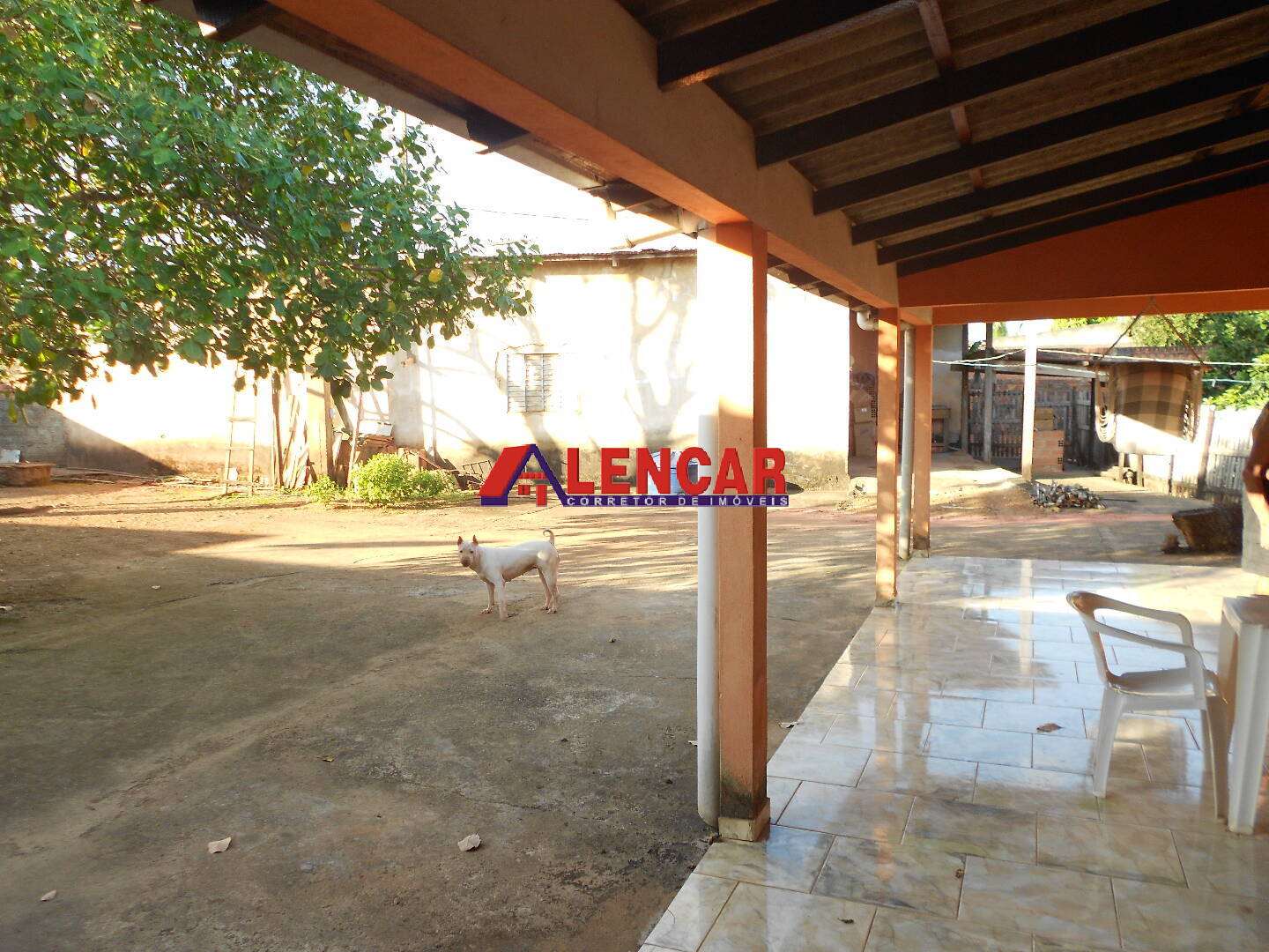 CASA 02 QUARTOS, COM AMPLO QUINTAL. 720 M².