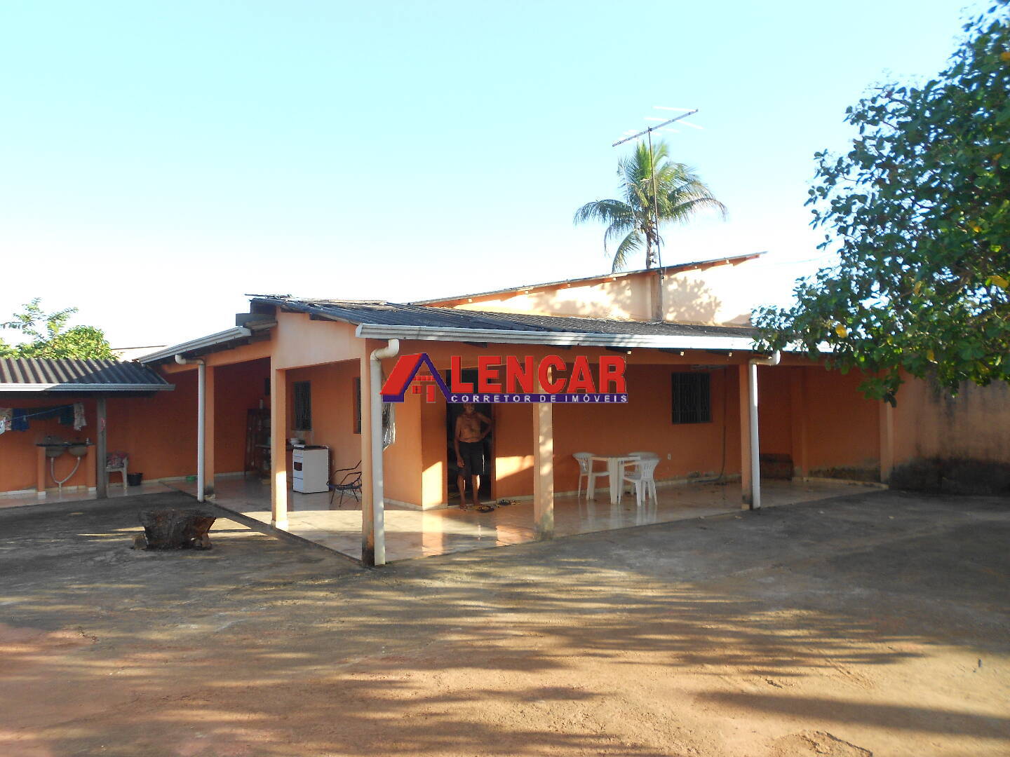 CASA 02 QUARTOS, COM AMPLO QUINTAL. 720 M².