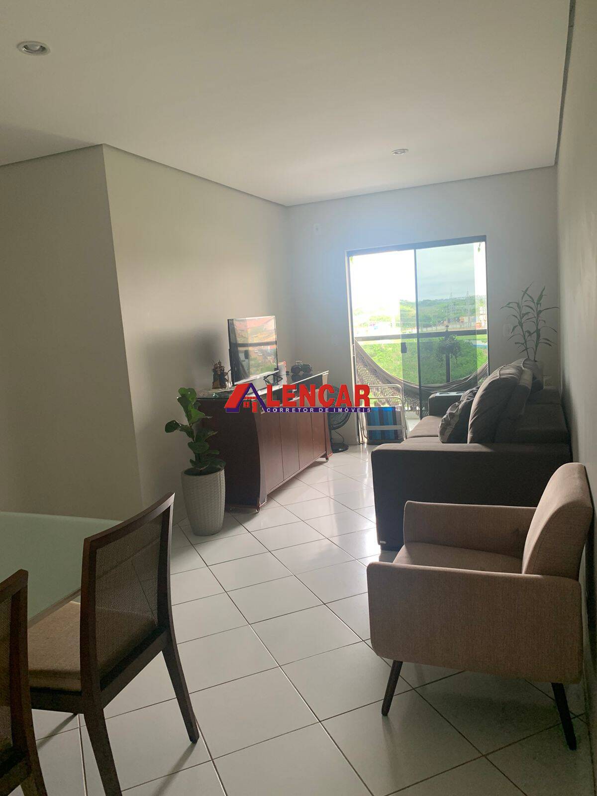 EXCELENTE APARTAMENTO MOBILIADO, 03 QUARTOS, PRÓXIMO AO CENTRO.