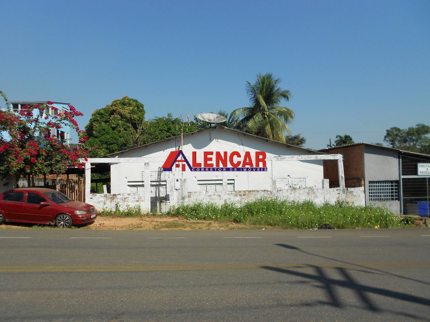 AMPLO TERRENO EM EXCELENTE LOCALIZAÇÃO. 800M².