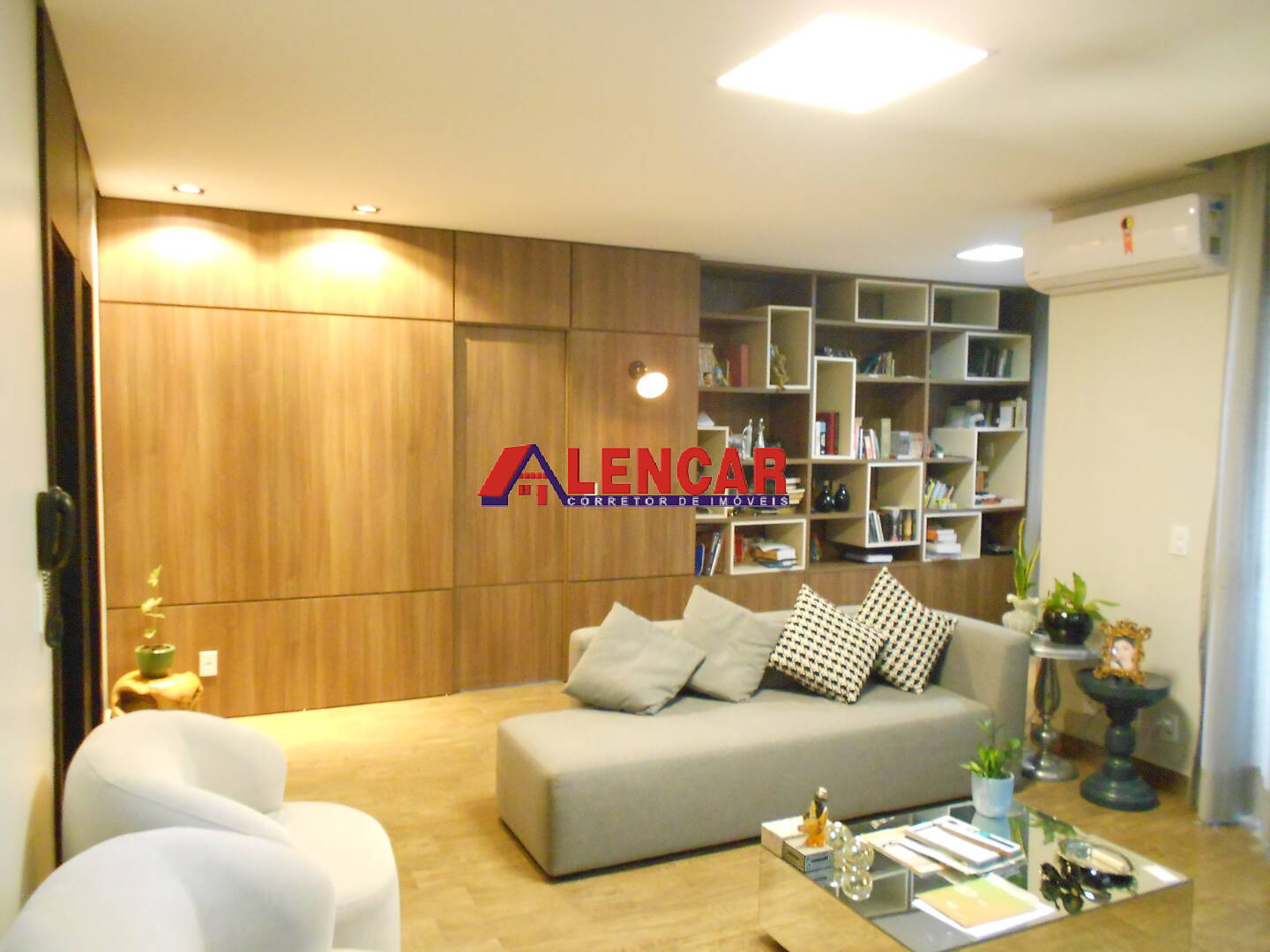 EXCELENTE APARTAMENTO DUPLEX AO LADO DO MINISTÉRIO PÚBLICO.
