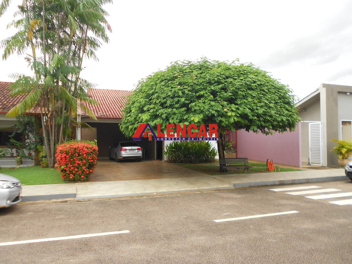 Casa de Condomínio à venda e aluguel com 7 quartos, 480m² - Foto 2