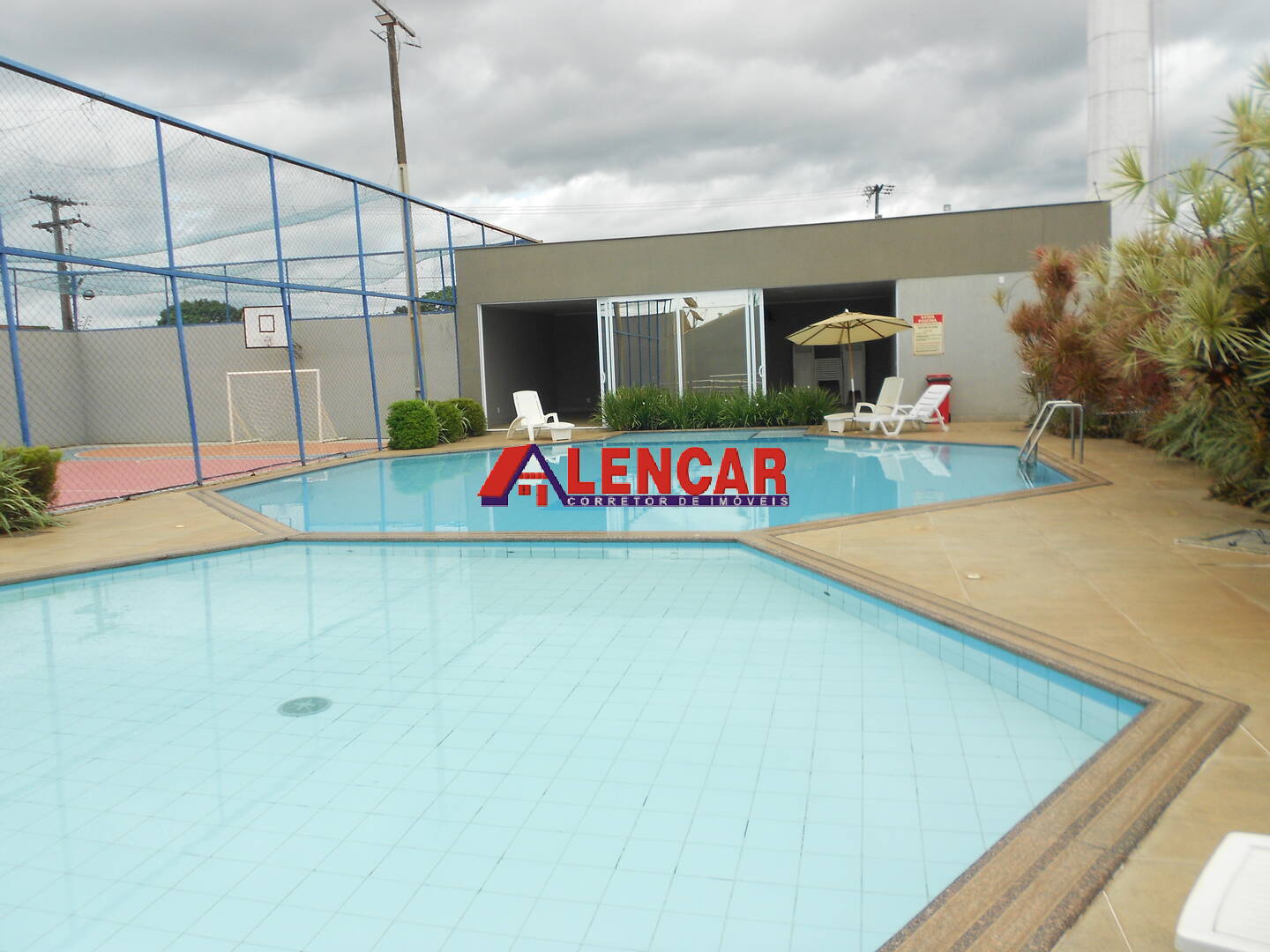 Casa de Condomínio à venda e aluguel com 7 quartos, 480m² - Foto 32
