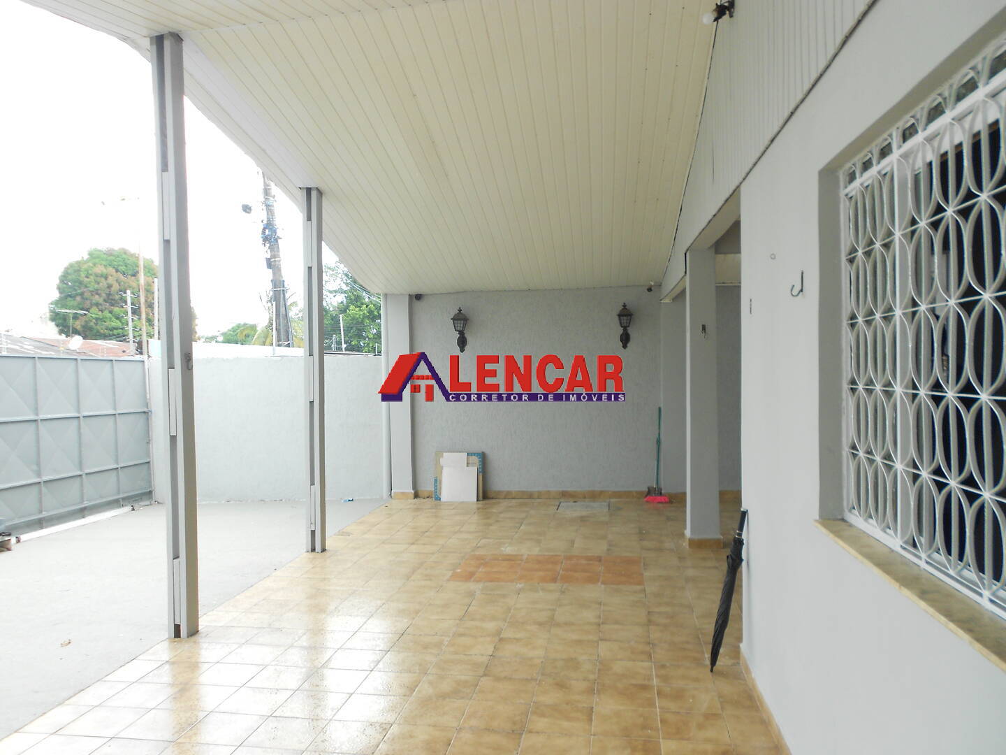 Casa para alugar com 4 quartos, 350m² - Foto 3