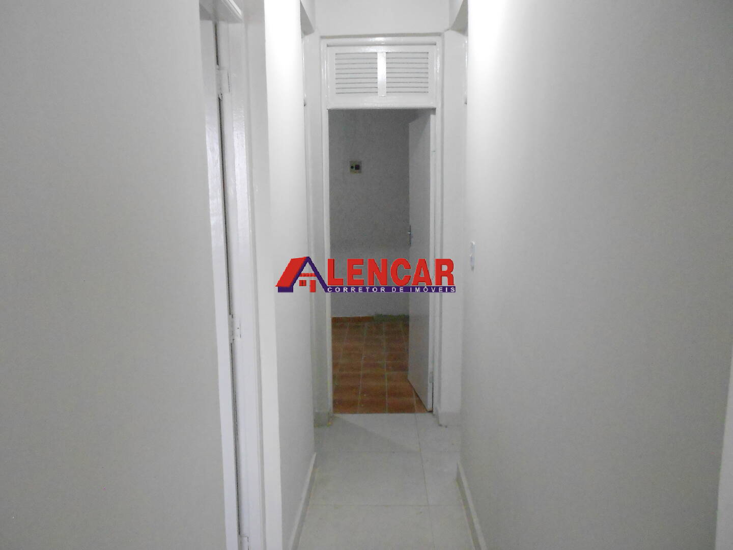Casa para alugar com 4 quartos, 350m² - Foto 8