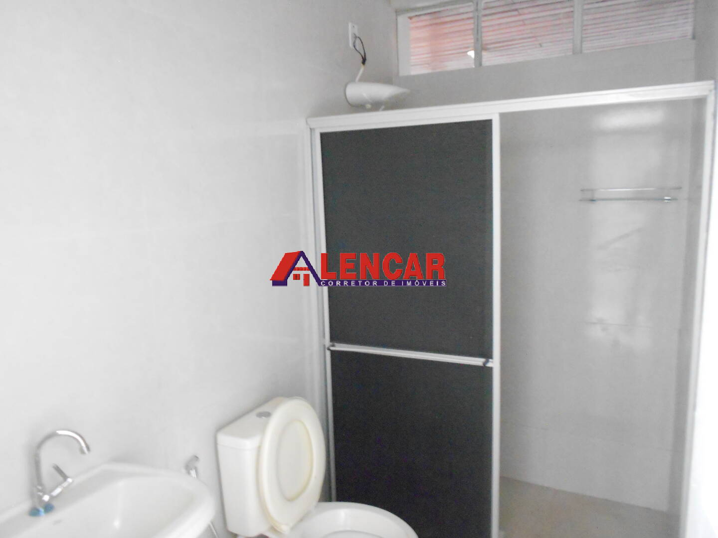 Casa para alugar com 4 quartos, 350m² - Foto 11