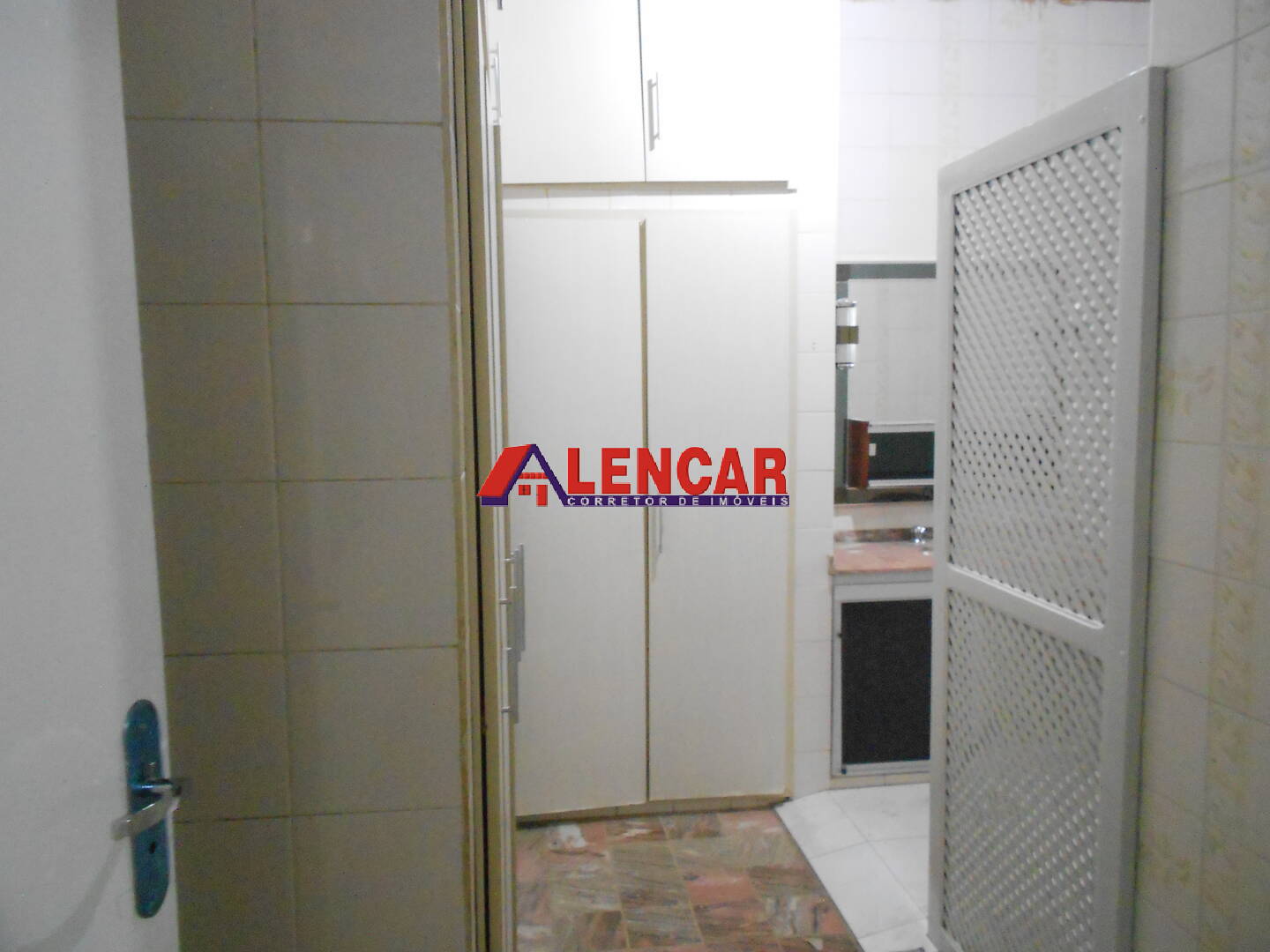 Casa para alugar com 4 quartos, 350m² - Foto 13