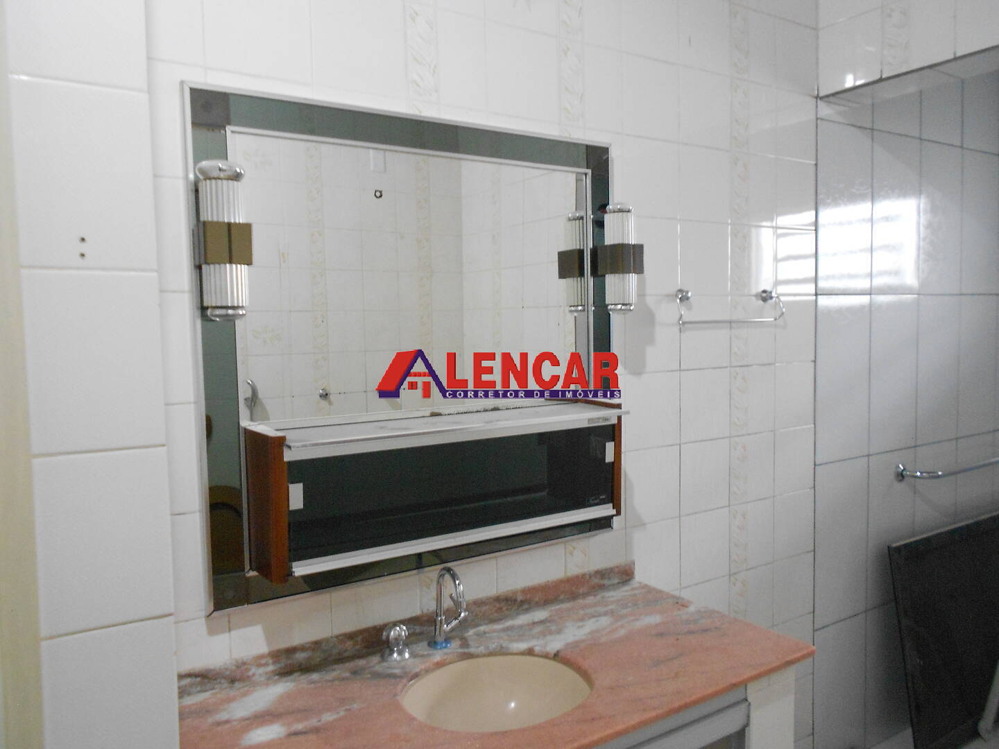 Casa para alugar com 4 quartos, 350m² - Foto 15